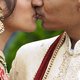 Indiase bruidegom kust bruid, en wordt direct gearresteerd