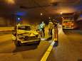 Auto met lachgas aan boord knalt op vrachtwagen in Leidsche Rijntunnel