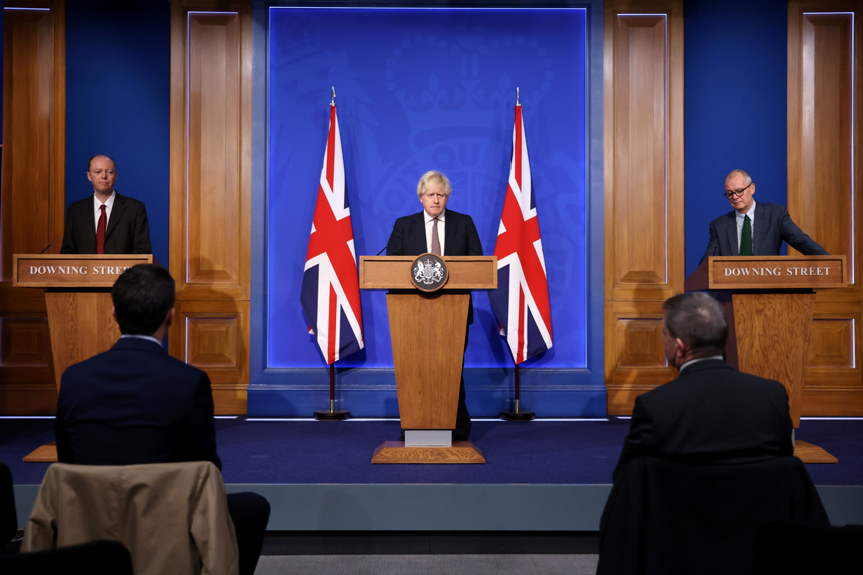 De Britse premier Boris Johnson kondigde zaterdag nieuwe maatregelen aan. 