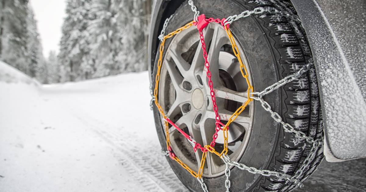 How fast can you drive with snow chains and in which countries are they