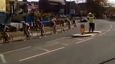 Astana neemt geschrokken verkeersregelaar mee in Tour