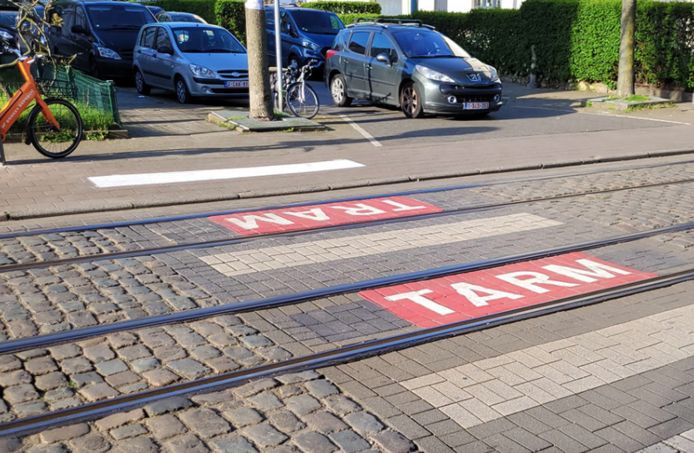 De Lijn maakte een schrijffout in Deurne: er staat 'tarm' in plaats van tram.