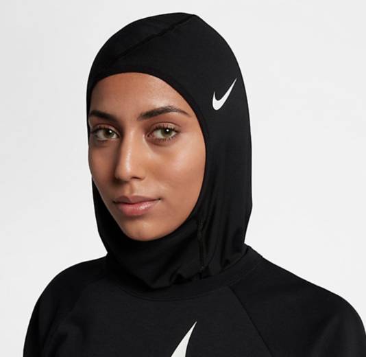 Anoniem vervagen wees stil Nike verkoopt sporthoofddoek nu ook in Nederland | Economie | AD.nl