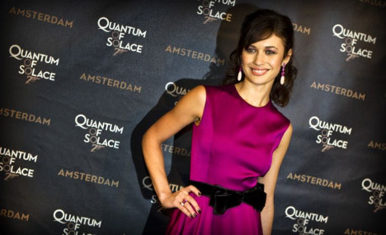 Bondgirl Olga Kurylenko dinsdag op de rode loper voorafgaand aan de galapremiere van de nieuwe James Bond-film Quantum of Solace in Pathe Tuschinkski in Amsterdam. Foto ANP/Koen van Weel Beeld 