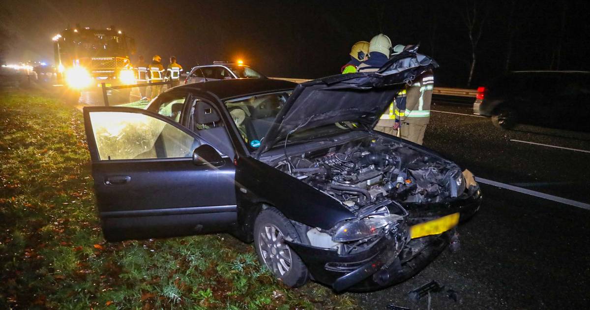 Auto’s in de kreukels na kop-staartbotsing A1 bij Ugchelen, automobilist gearresteerd.