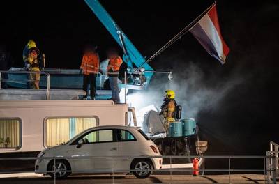 Schoonmaakdoeken door storing in de hens: brand en rook op vrachtschip in Tolkamer