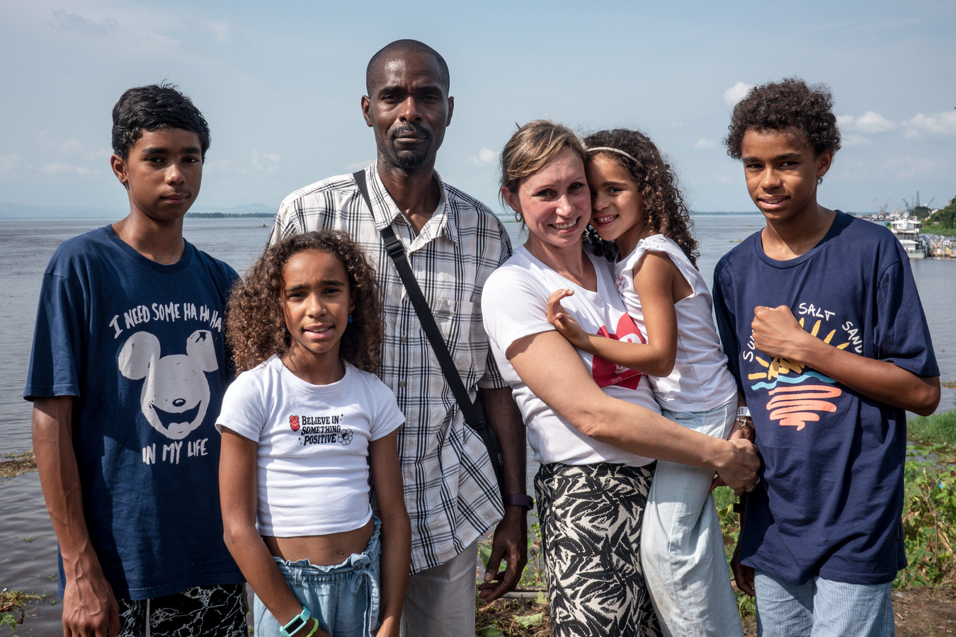 Kim Gevaert en haar gezin reisden tijdens het lange weekend van 1 mei naar Kinshasa. Enerzijds in haar rol als ambassadrice van SOS Kinderdorpen, anderzijds om haar kinderen kennis te laten maken met hun roots.