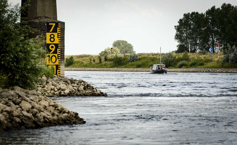 Waterstand grote rivieren naar zeldzaam laag peil - Trouw