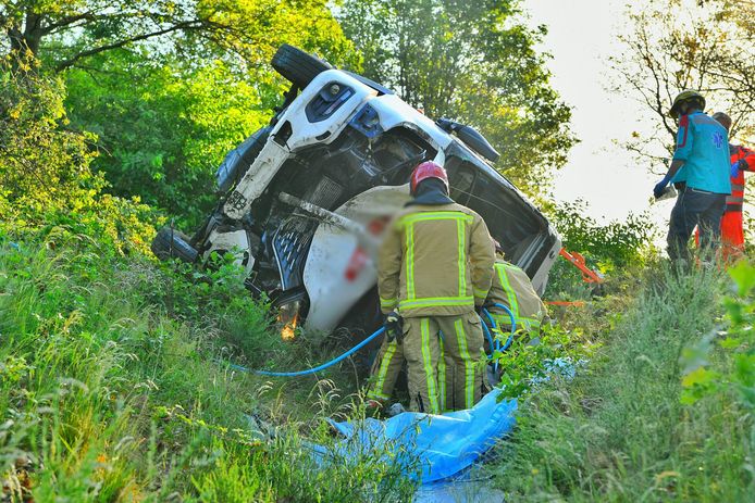Een 65-jarige bestuurder uit Eindhoven van een busje is woensdagochtend rond 07.00 uur overleden bij een ongeluk langs de afrit van de A67 bij Eersel.