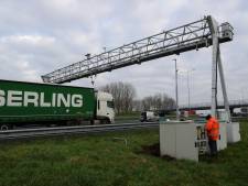 ‘Big Brother’ boven A12 afgebroken: ‘We willen niet dat apparatuur naar beneden valt, dat is gevaarlijk’