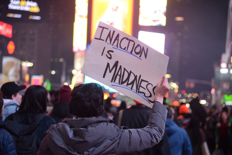 Protesten in New York tegen de Amerikaanse politiecultuur en het gebruik van geweld, in het bijzonder tegenover ongewapende zwarte mensen. Beeld Photo News
