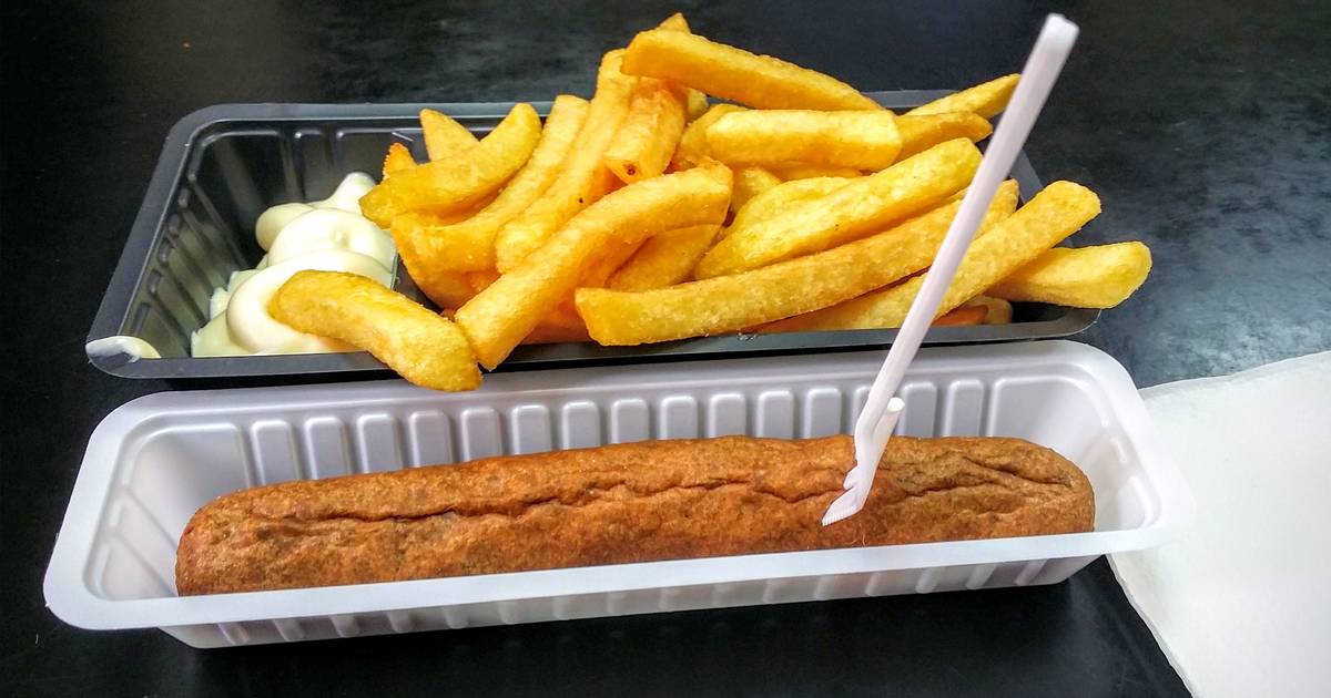 Is there actually any meat in your currywurst or frikandel?  |  To eat