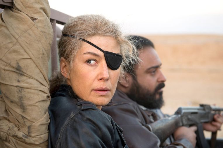 Rosamund Pike  in 'A Private War' Beeld Photo News