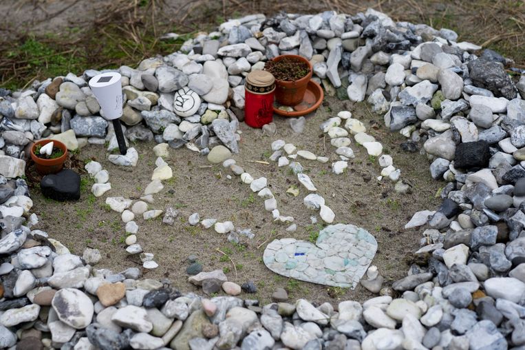 Op het strand hier vlakbij ligt een hart uit keien, ter ere van Kim. En dat hart blijft maar groeien.’ Beeld Charlotte de la Fuente