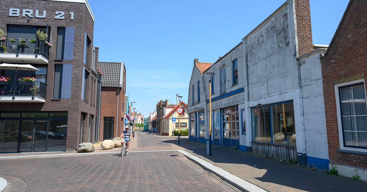 Bruinisse ziet er weer jong en fris uit, maar de verlaten Kevergarage blijft een 'lelijke puist’