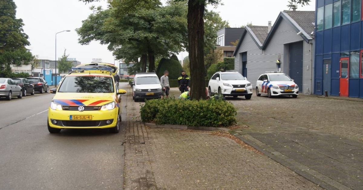 Fietser gewond bij botsing met auto in Nieuwkuijk.