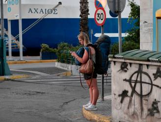 Griekse veerdiensten staken, duizenden vakantiegangers kunnen niet weg