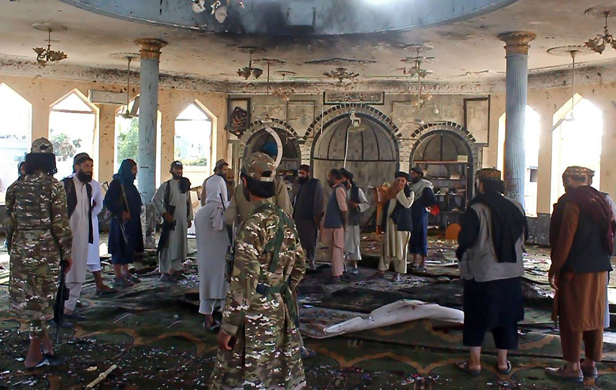 De moskee in Kunduz waar vrijdag de aanslag plaatsvond die aan ruim vijftig mensen het leven kostte. Beeld AFP