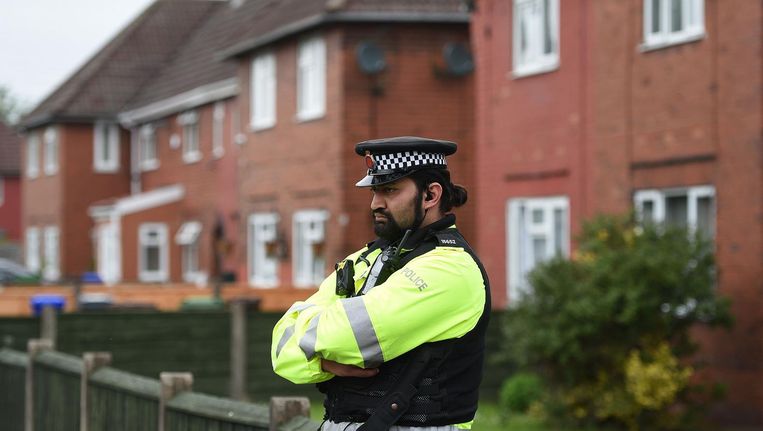 Ongeveer zeventig agenten waren dinsdag betrokken bij een inval in de woning waar Abedi officieel resideerde, gelegen in de wijk Fallowfield. Beeld afp