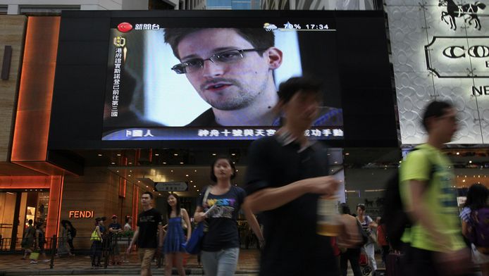 Het gezicht van Edward Snowdon op een beeldscherm in Hongkong, 23 juni.