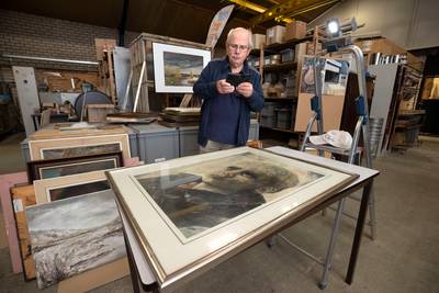 En dat lag allemaal op zolder... Kunstkenner Bert in nopjes met ‘verstopte’ collectie van Christ Hol