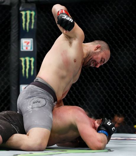 UFC'er Teixeira maakt woorden waar en wordt oudste kampioen ooit