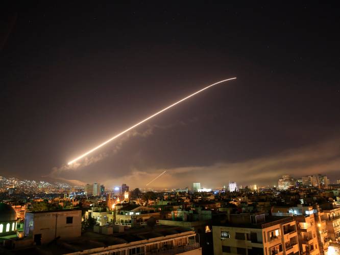 VS, Frankrijk en Groot-Brittannië bombarderen Syrië