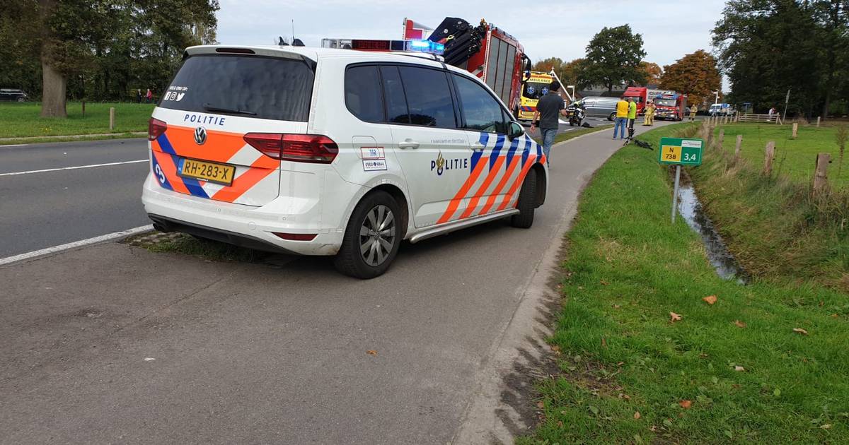 Fietser omgekomen bij ongeluk met vrachtwagen op N738 bij Deurningen.