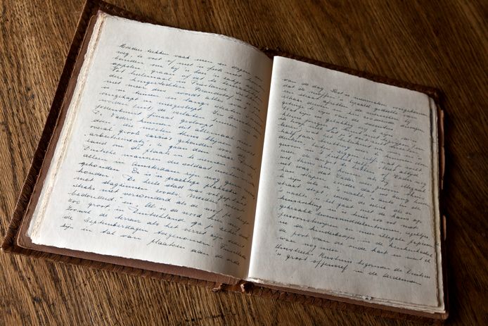 Het oorspronkelijk dagboek van Leny Holla–Aarts.