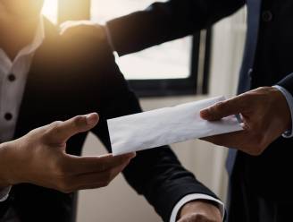 Ambtenaar of bediende: wie zit er alles opgeteld het warmst bij?