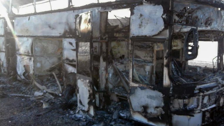Beelden van de uitgebrande bus Beeld afp