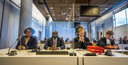Advocaat Jelle Klaas (tweede van rechts) samen met Mpanzu Bamenga (tweede van links) voorafgaand aan de uitspraak van de rechtbank in Den Haag