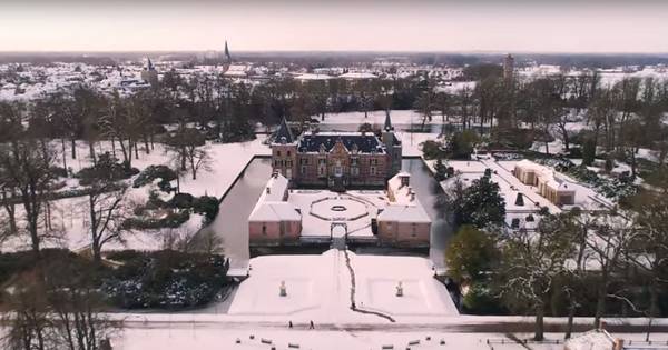 Sprookjesachtige drone-beelden van een wit Landgoed Twickel