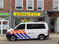 Politie vindt 77.000 euro cash geld in Utrechts telefoonwinkeltje, eigenaar (55) aangehouden