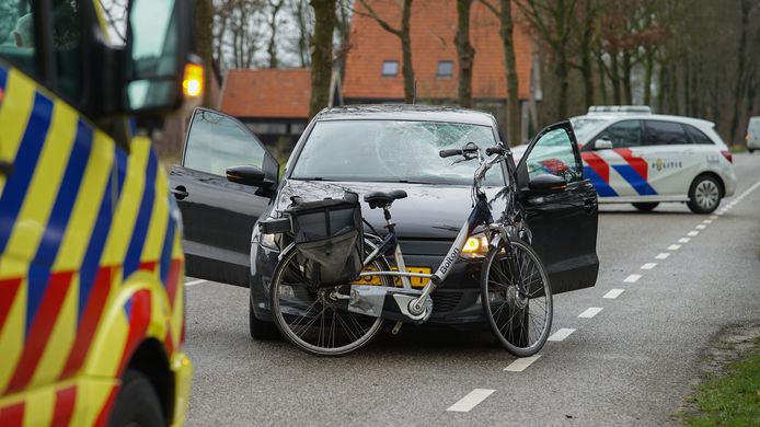 Een ongeluk op de Boxbergerweg tussen Olst en Diepenveen.