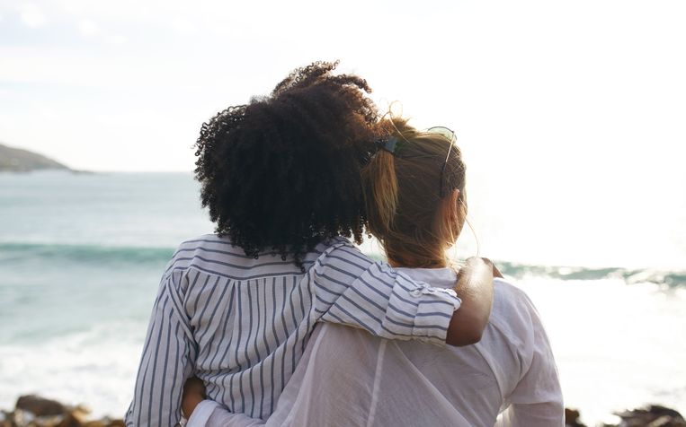 Marije (39) is getrouwd en werd verliefd op haar beste vriendin: “Het is niet traditioneel, maar voor ons werkt dit” Beeld Getty Images