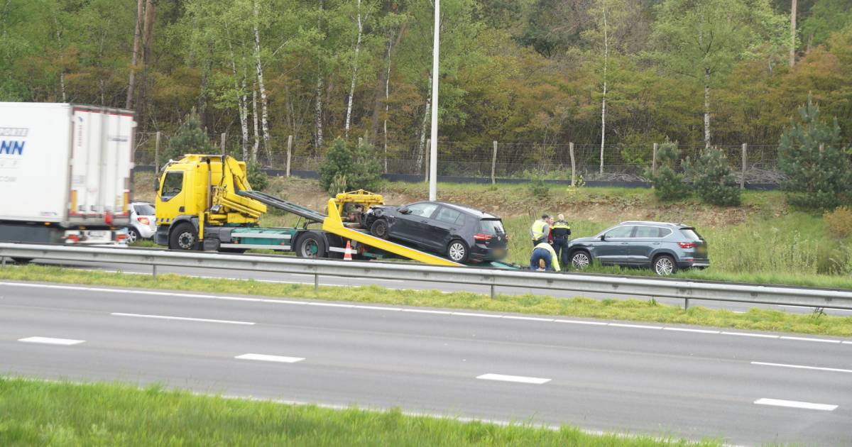 Automobiliste gewond bij botsing tussen vijf autos op Midden-Brabantweg in Kaatsheuvel.