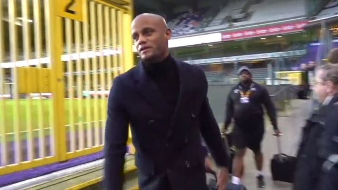 Kompany voor de match tegen Kompany in het Lotto Park.