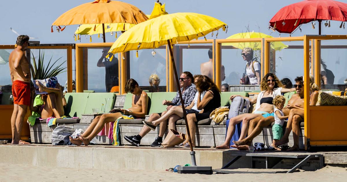 Drukte op stranden, parkeerplaatsen overvol: eerste landelijke hittegolf van het jaar een feit