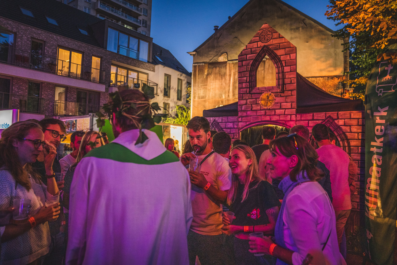 De tot kerk omgevormde tent waar al uw klimaatzonden u vergeven kunnen worden