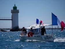 “La folie!” La flamme olympique accueillie par des centaines de bateaux à Marseille