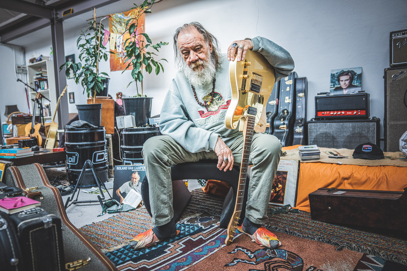 Blueslegende Roland Van Campenhout op de planken in theater Vooruit