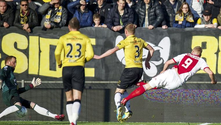Struikelende concurrentie inspireert ideeënloos Ajax niet ...