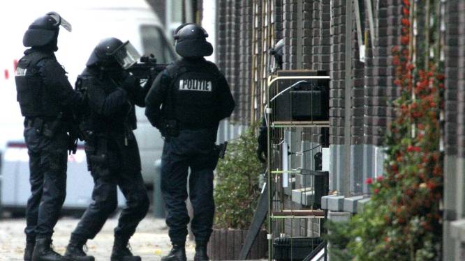 Politie pakt in Eindhoven negen terreurverdachten op die trainden voor een aanslag