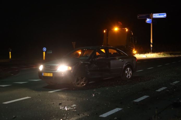 Twee auto's raakten zwaar beschadigd bij een ongeluk op de N618 in Sint-Oedenrode.