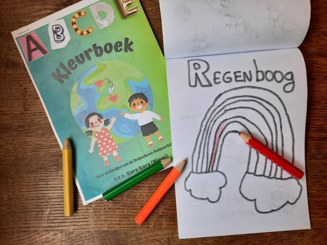 Steun stedenband Kara Kara met kleurboekje van kindertekeningen Babbelkousje