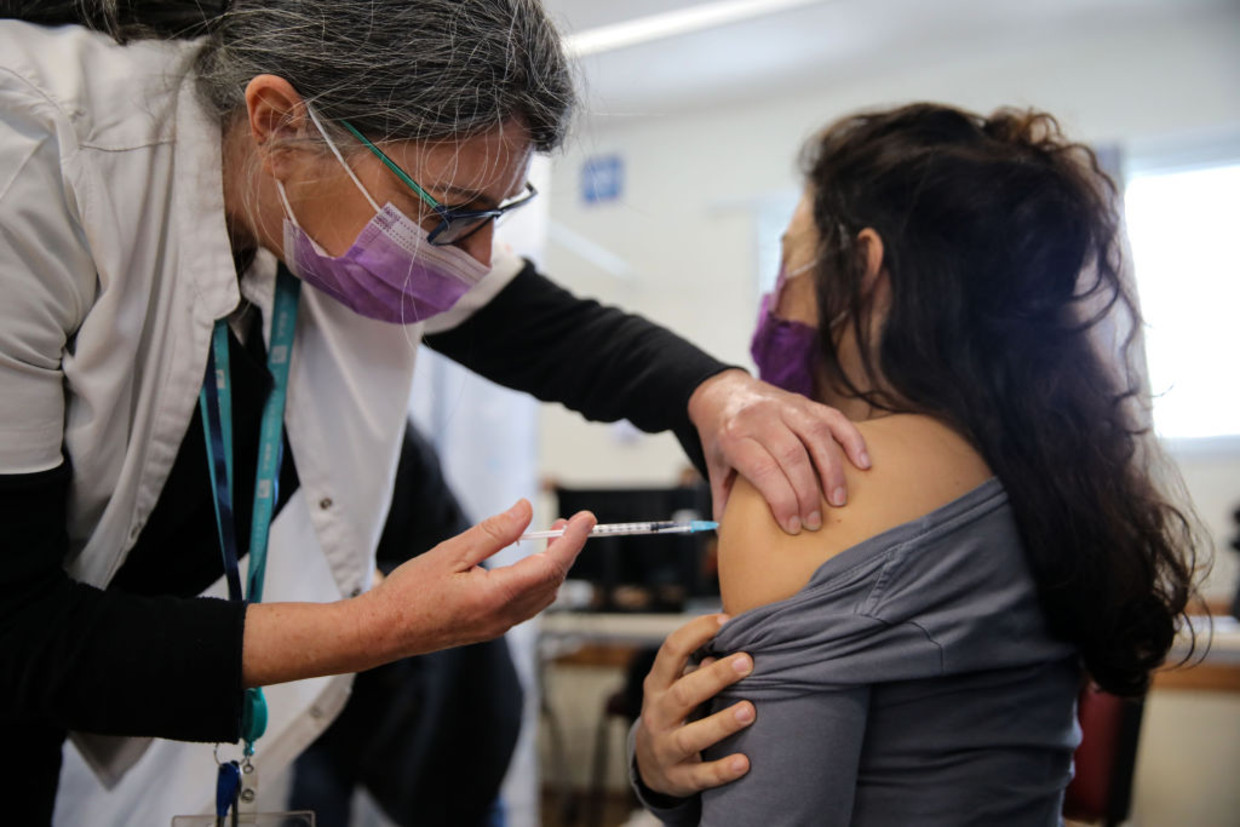 Vaccinatiecentrum in Tel Aviv, Israel Beeld Anadolu Agency via Getty Images