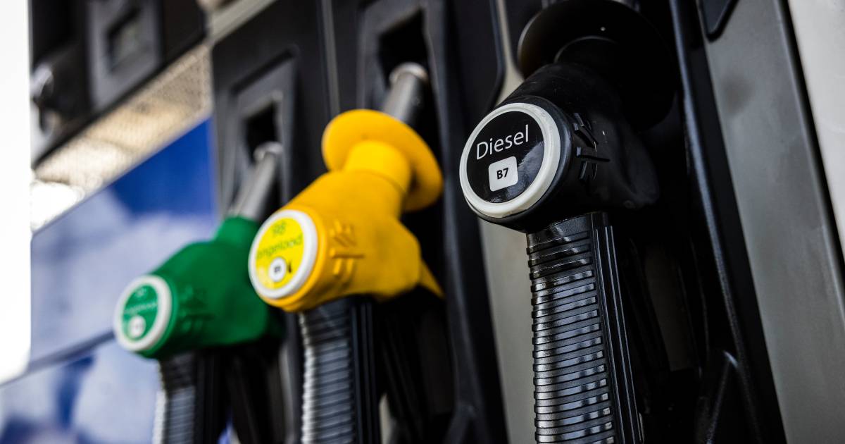 Surrey Vermenigvuldiging Schijnen Benzineprijs daalt fors, ook diesel steeds goedkoper: 'Paniek is uit de  markt' | Auto | AD.nl