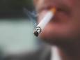 En quarantaine, il sortait de sa chambre d’hôtel pour fumer: 8.400 euros d’amende