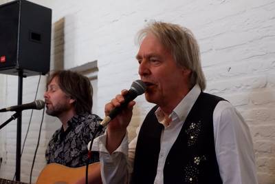 Zanger Bert Heerink in Witte Kerkje Ommel